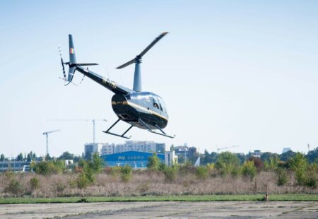 cadou Up in the air in Tuzla: survol cu elicopterul si salt cu parasuta - complice.ro