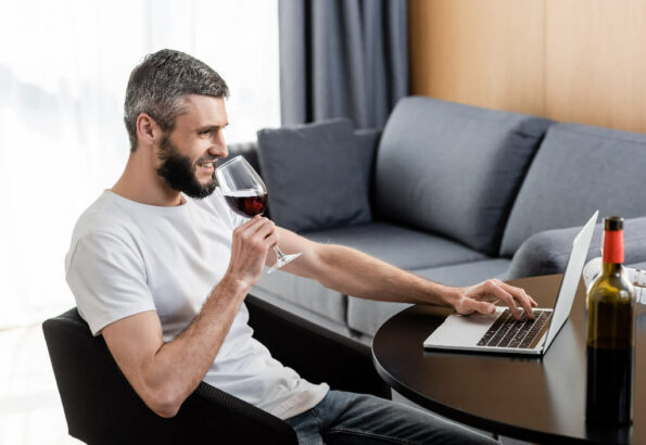 Cadou Degustare online de vin si colaj muzical personalizat - complice.ro